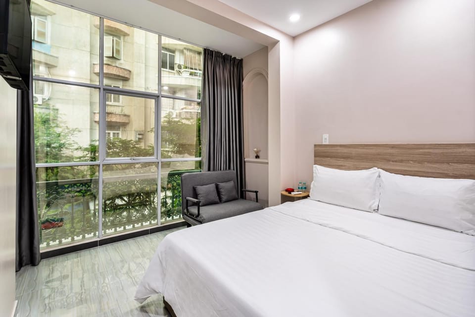 Photo of the whole room, Street view