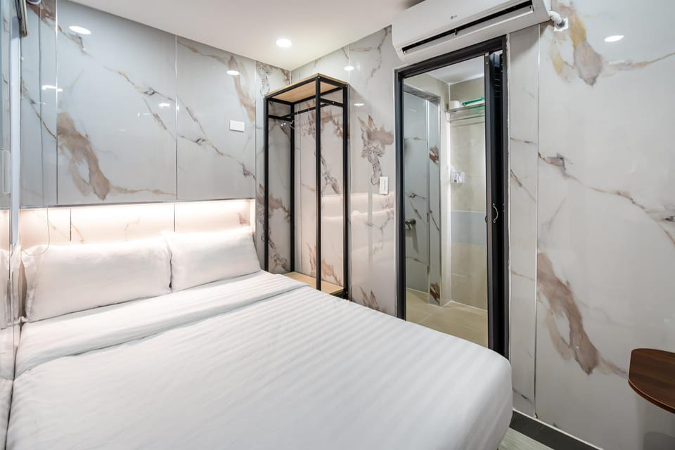 Bed, Photo of the whole room, wardrobe