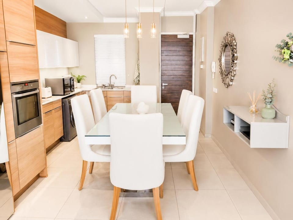 Crystal Towers, Century City - Spectacular Views Apartment in Cape Town