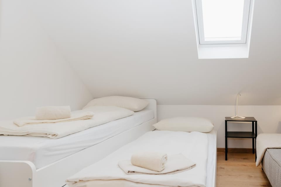 Bed, Photo of the whole room, Bedroom, towels
