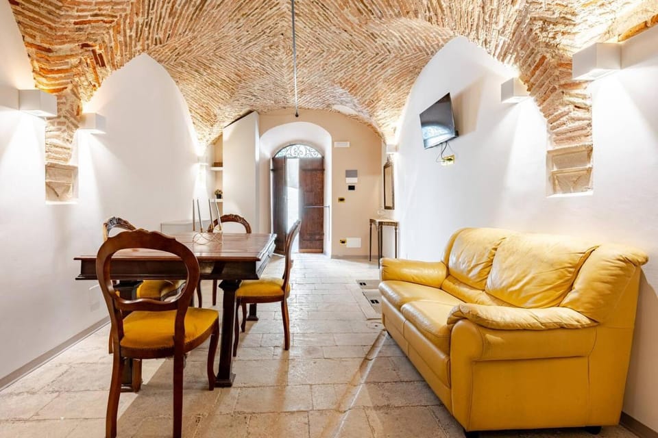 Property building, TV and multimedia, Living room