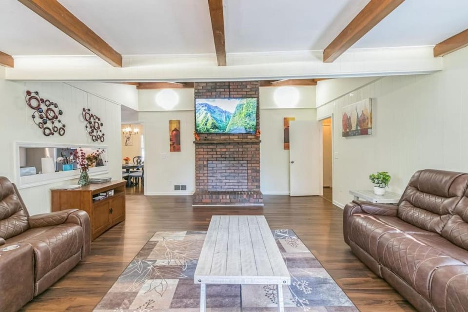 5 bedrooms with large fenced yard House in Marietta