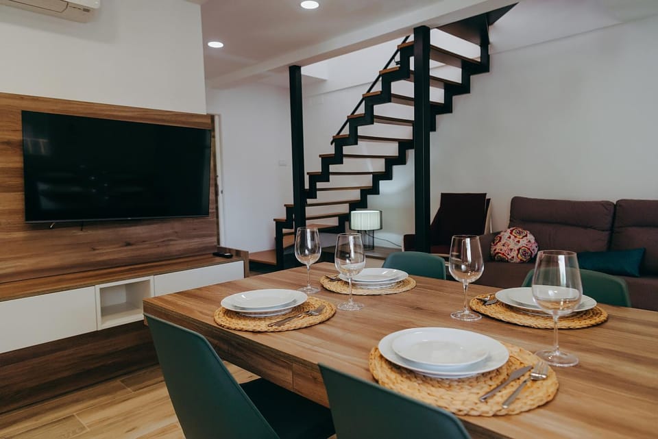 Living room, Dining area