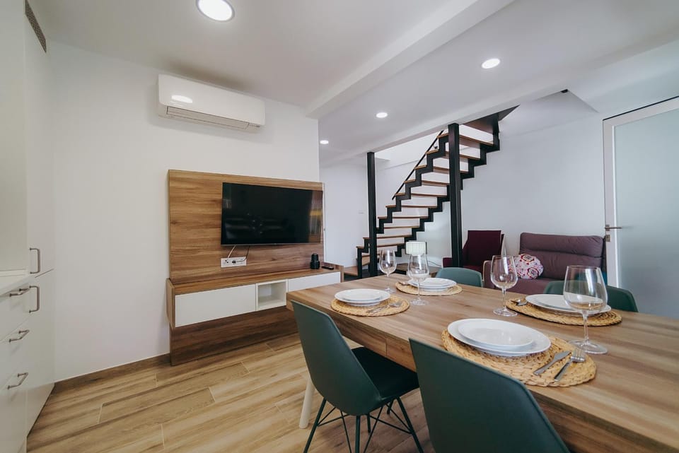 Living room, air conditioner