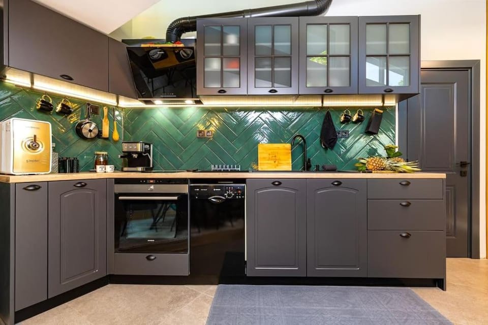 Kitchen or kitchenette, oven