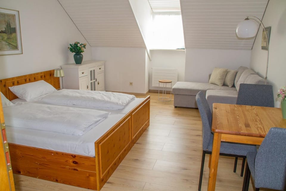 Bed, Living room, Bedroom