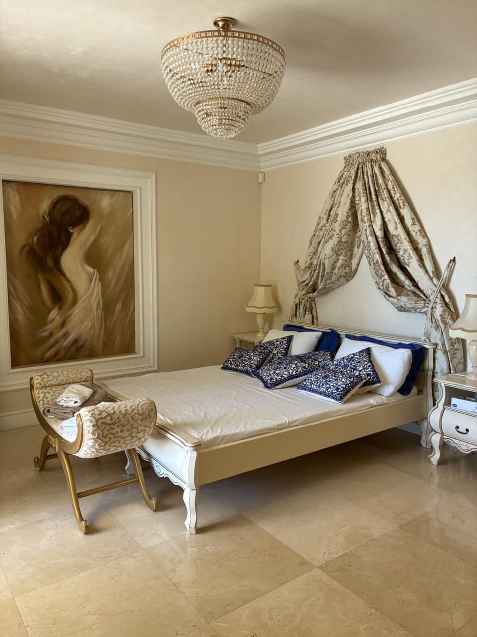 Bed, Living room, Photo of the whole room, Bedroom