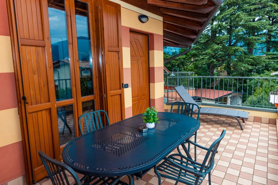 Property building, View (from property/room), Balcony/Terrace, Dining area