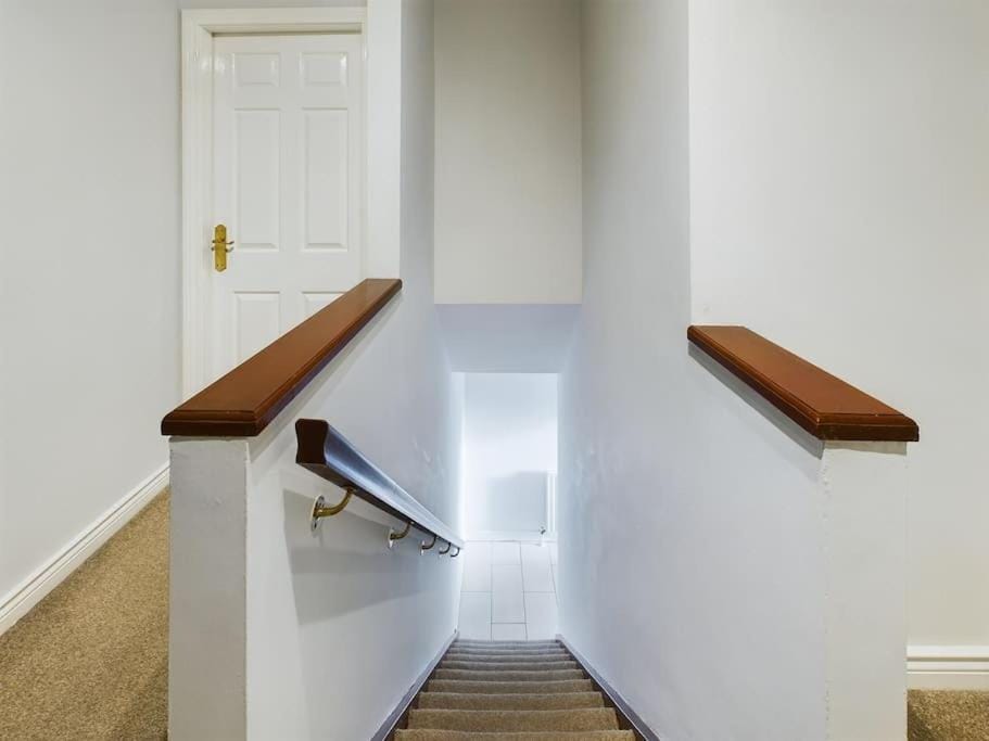 2BR off lively Lisburn Road Apartment in Belfast