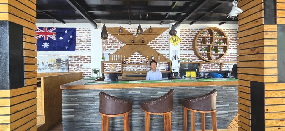 Property building, Restaurant/places to eat, Lounge or bar