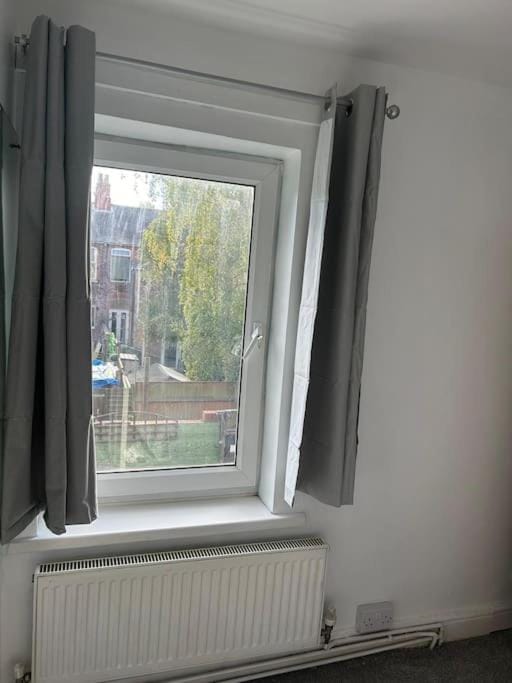 Stylish Large comfortable 5 bedroom house House in Grimsby