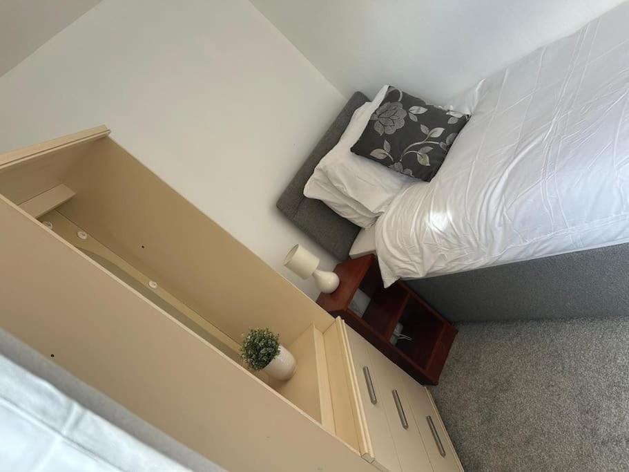 Stylish Large comfortable 5 bedroom house House in Grimsby