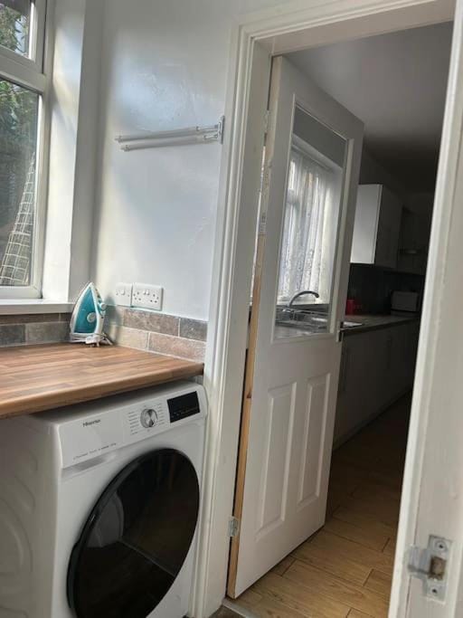 Stylish Large comfortable 5 bedroom house House in Grimsby