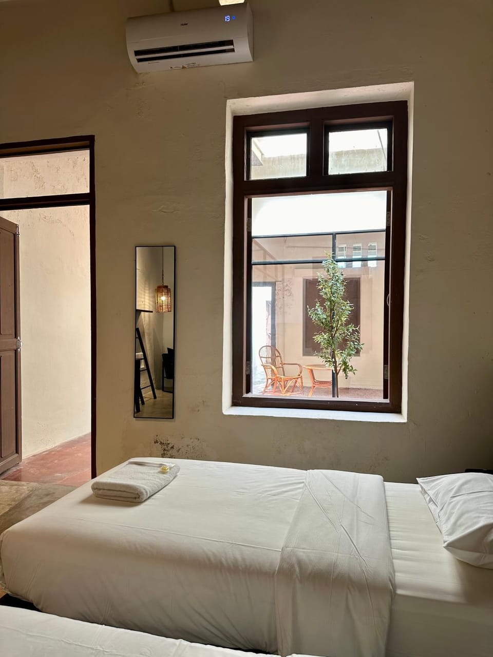 Bed, Photo of the whole room, Bedroom, Inner courtyard view, air conditioner