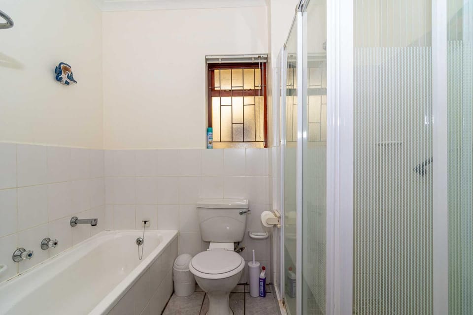 Shower, Toilet, Bathroom, Bath