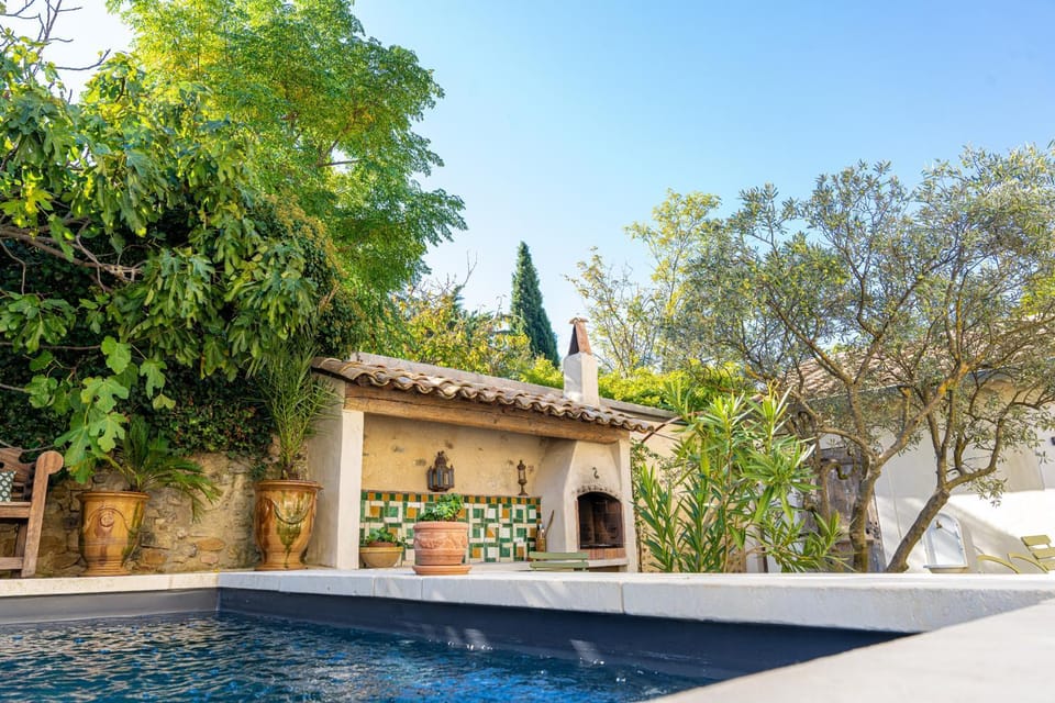 Property building, Day, Garden, Garden view, Pool view, Swimming pool, sunbed