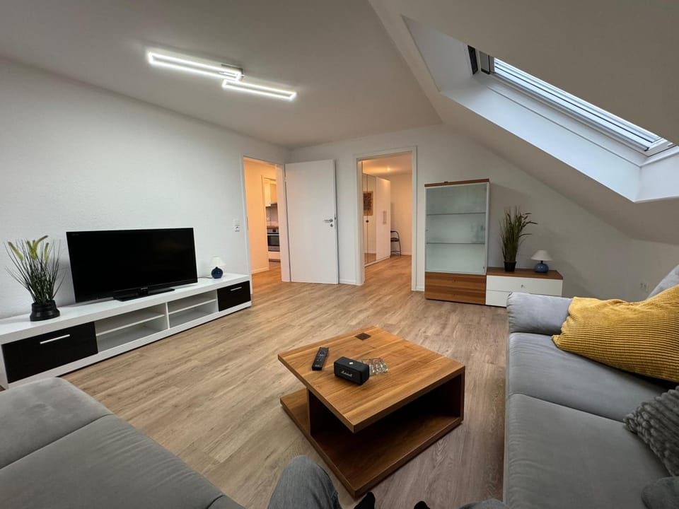 Communal lounge/ TV room, TV and multimedia, Living room, Seating area, Evening entertainment