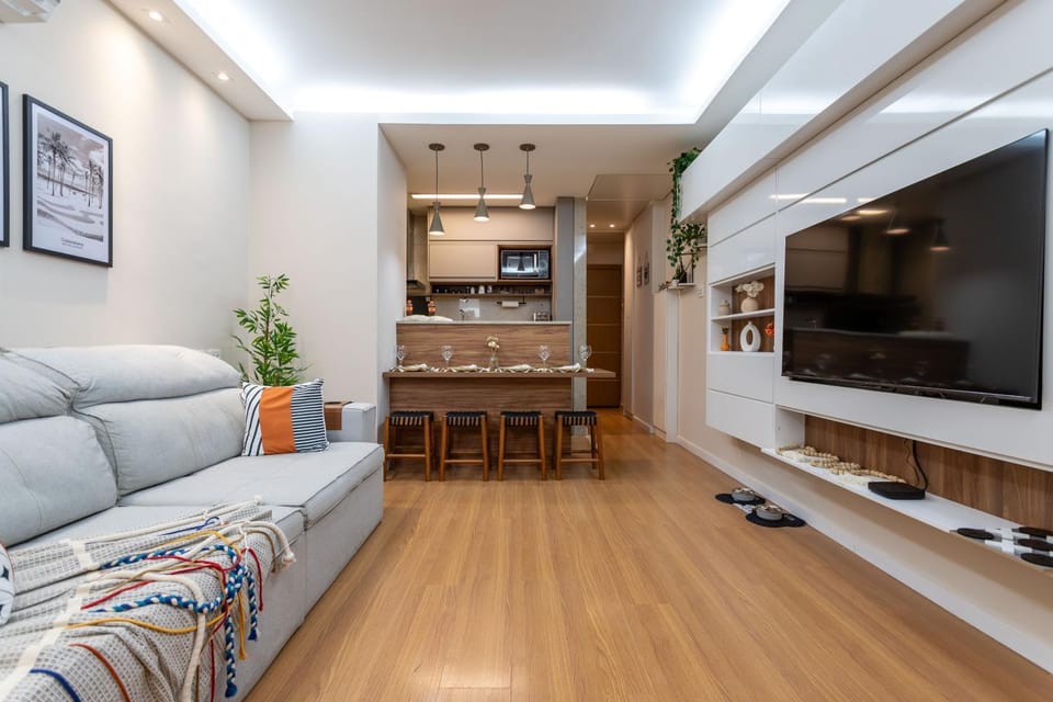 TV and multimedia, Kitchen or kitchenette, Living room, Seating area, Dining area