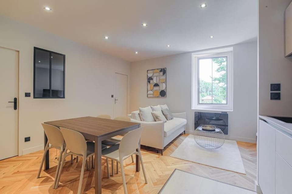 Superbe appartement, deux chambres, St-Didier Apartment in Lyon