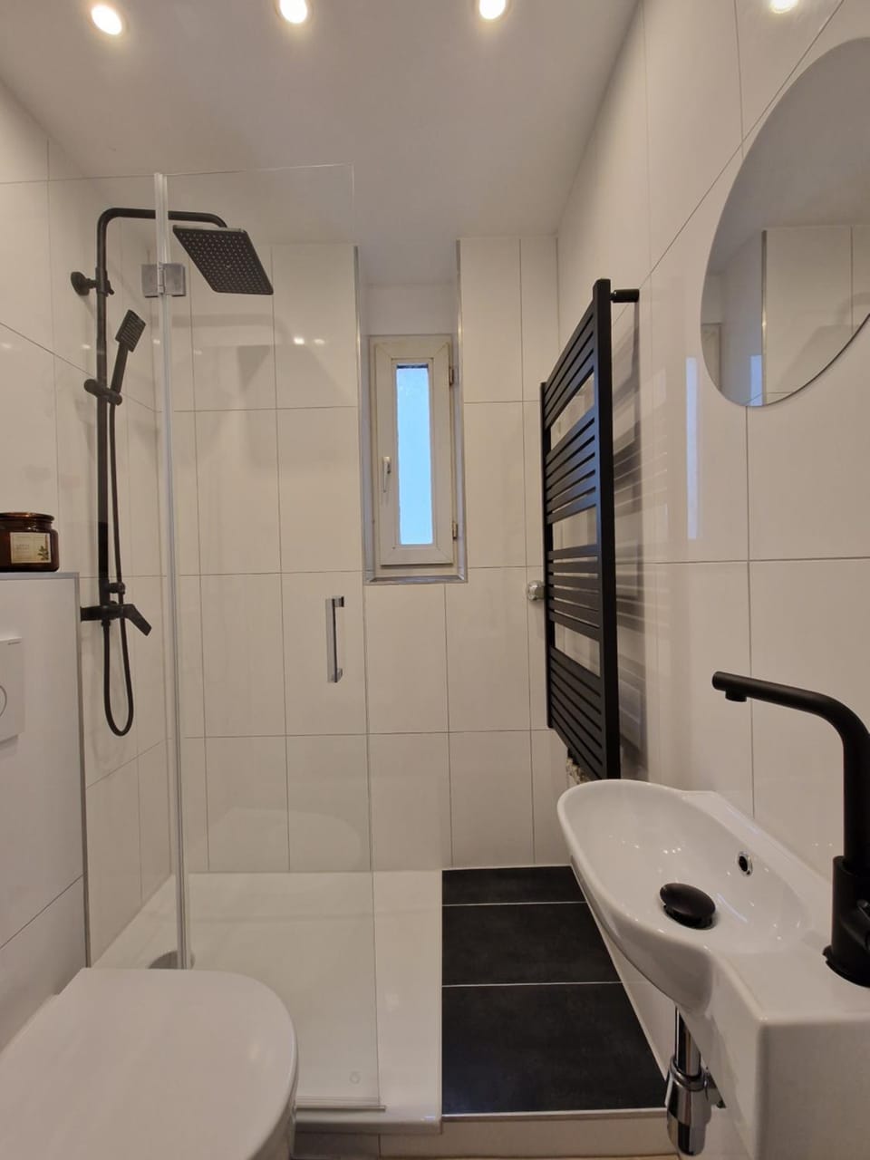 Shower, Toilet