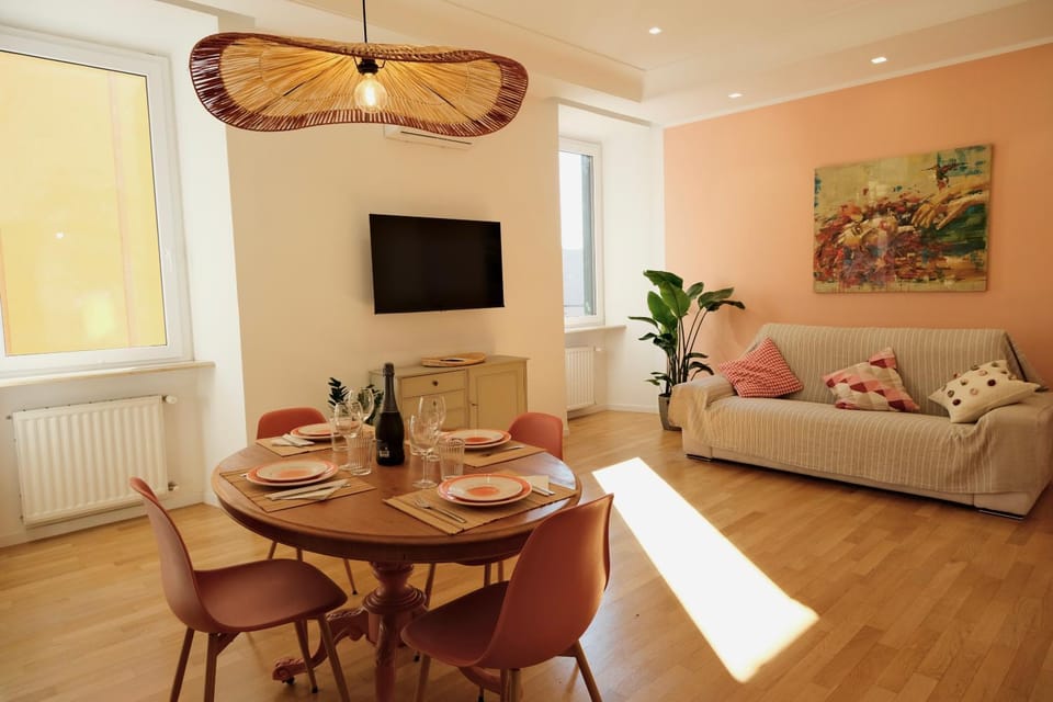 TV and multimedia, Living room, Seating area, Dining area, internet, pet friendly, air conditioner