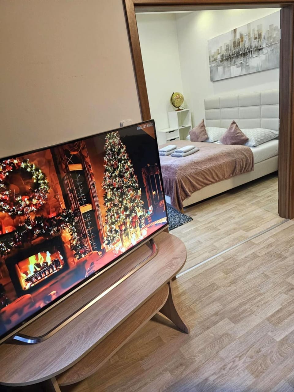 Bed, TV and multimedia, Living room, Bedroom