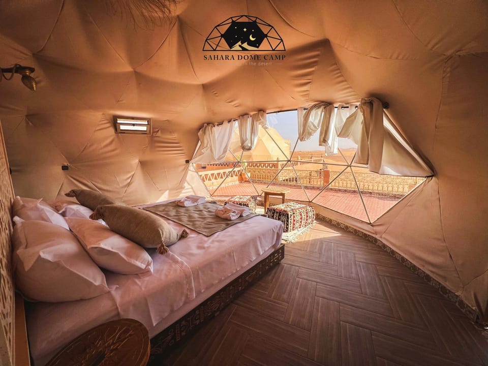 Property building, Patio, Garden, View (from property/room), Bedroom, Mountain view, room service, VIP