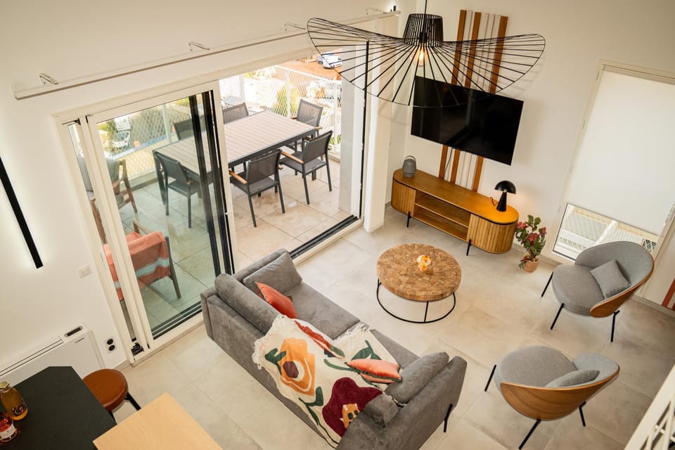 Communal lounge/ TV room, Living room