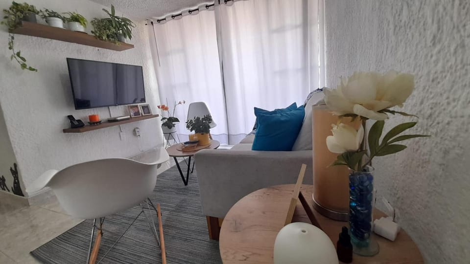 Communal lounge/ TV room, Living room