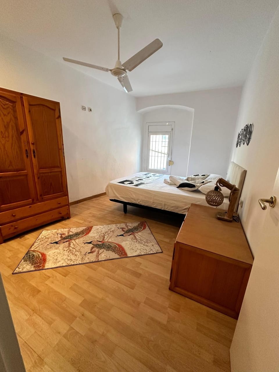 Photo of the whole room, Bedroom