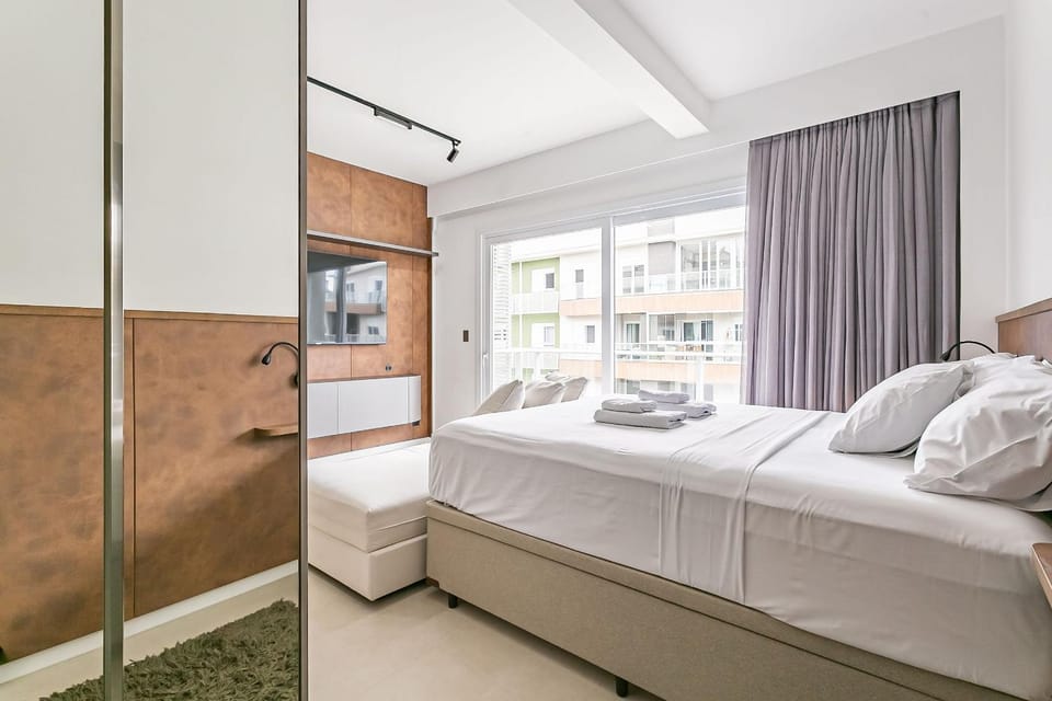 Bed, Bedroom, towels, air conditioner