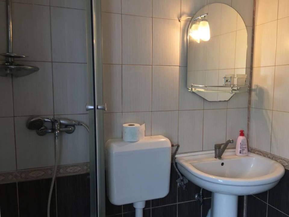 Shower, Bathroom, towels