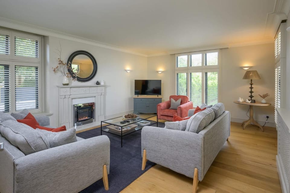 Luxurious Home in Cheltenham Private Parking House in Cheltenham