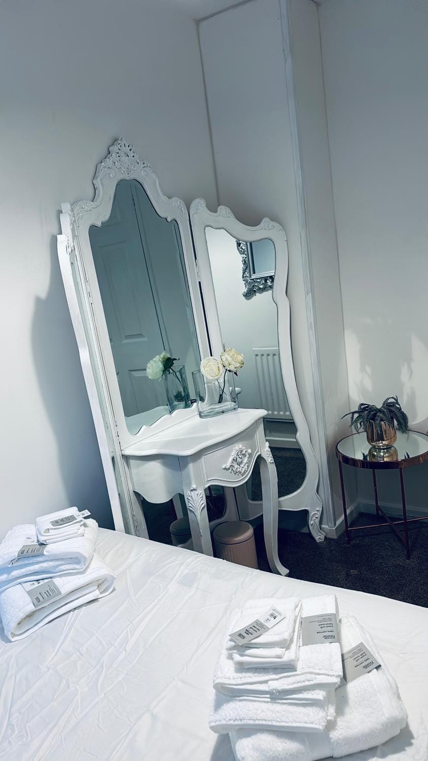 House - Sleeps 6 Hot-tub & Free Parking House in West Lancashire District