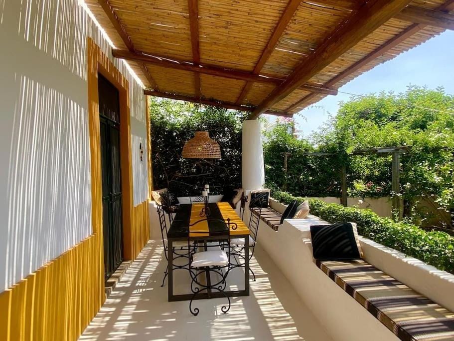 Patio, View (from property/room), Living room, Seating area