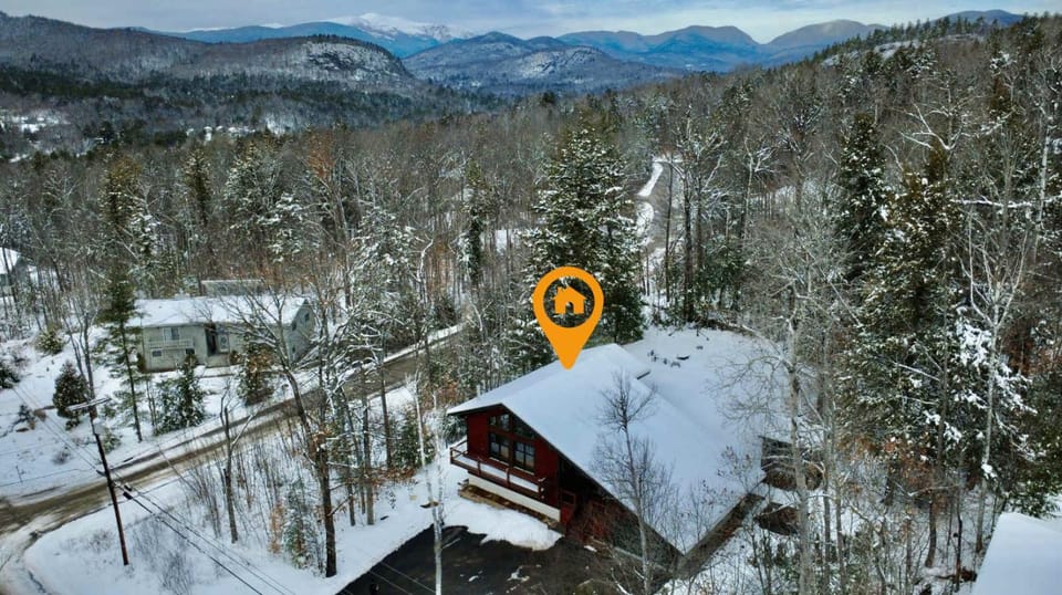 Strasse Ski Chalet Hot Tub Dog-Friendly Skiing House in Glen