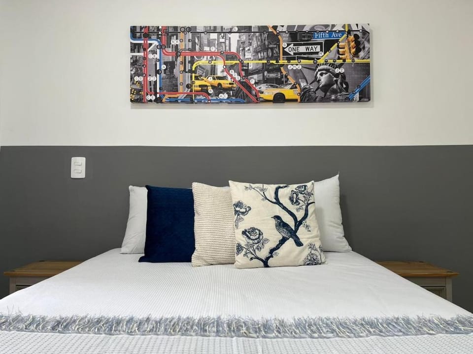 P209 - Sua casa em Pinheiros | Metrô Oscar Freire Apartment in Sao Paulo City
