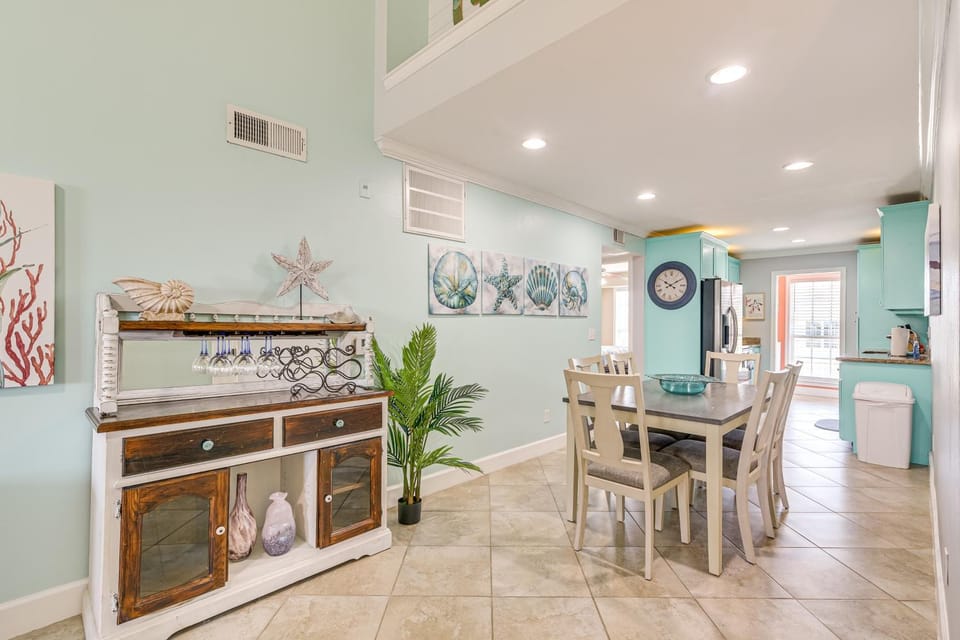 Steps to Beach: Ocean-View Galveston Condo! House in Galveston Island