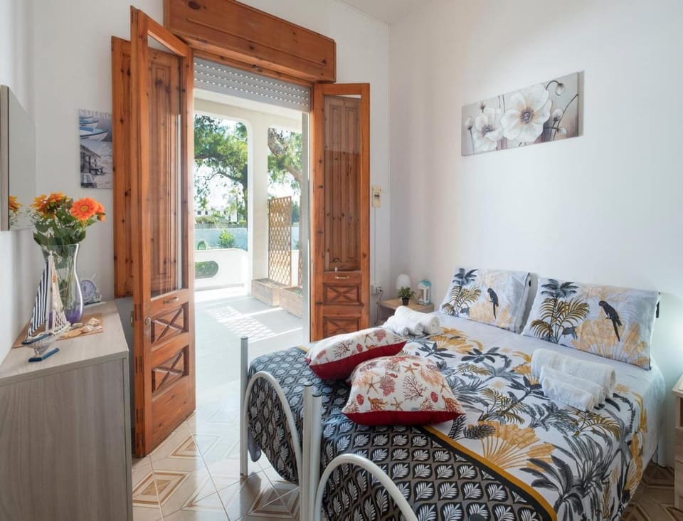 Sunrise Apartment in Villa With Private Parking and Air Conditioning House in Torre Lapillo