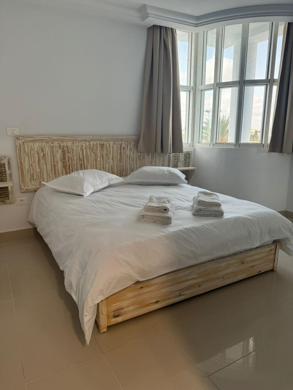 Bed, Photo of the whole room, Bedroom, towels
