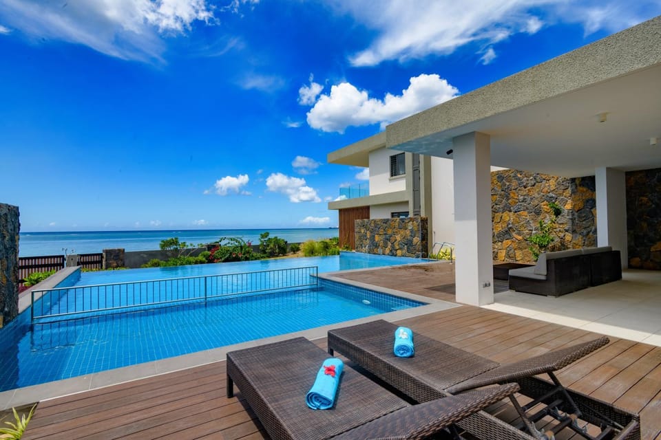 Pool view, Swimming pool, sunbed