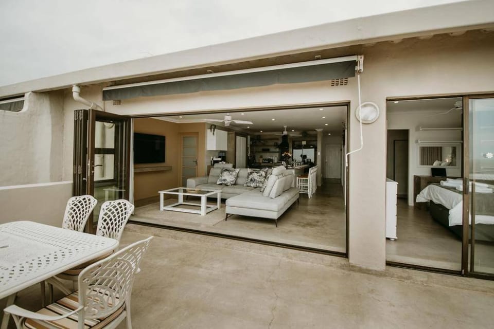 Property building, Balcony/Terrace, Living room, Bedroom