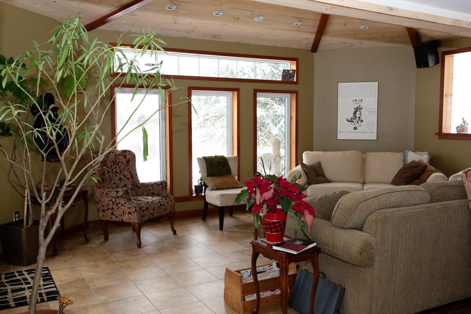 Living room, Seating area