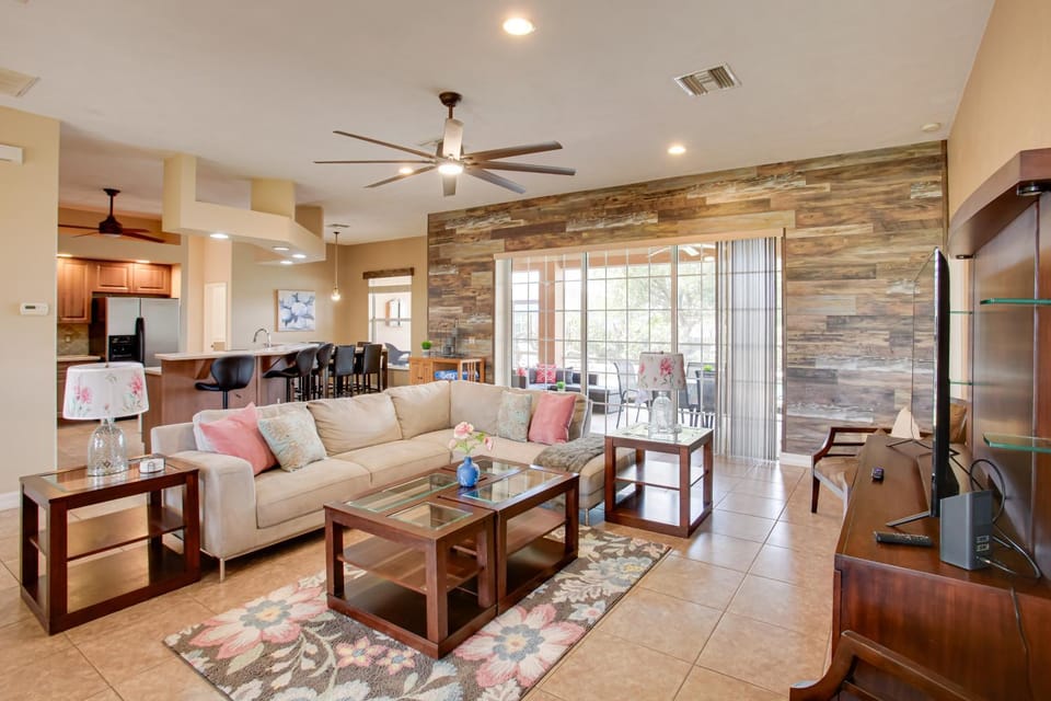 9 Mi to Downtown Fort Myers: Home w/ Lanai + Grill House in Cape Coral