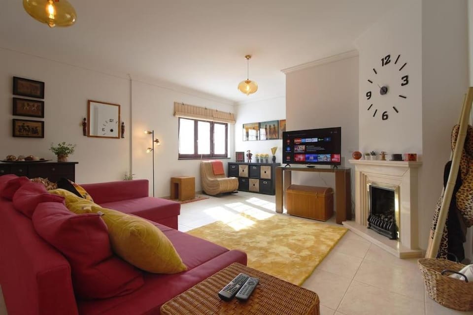 Communal lounge/ TV room, TV and multimedia, Living room