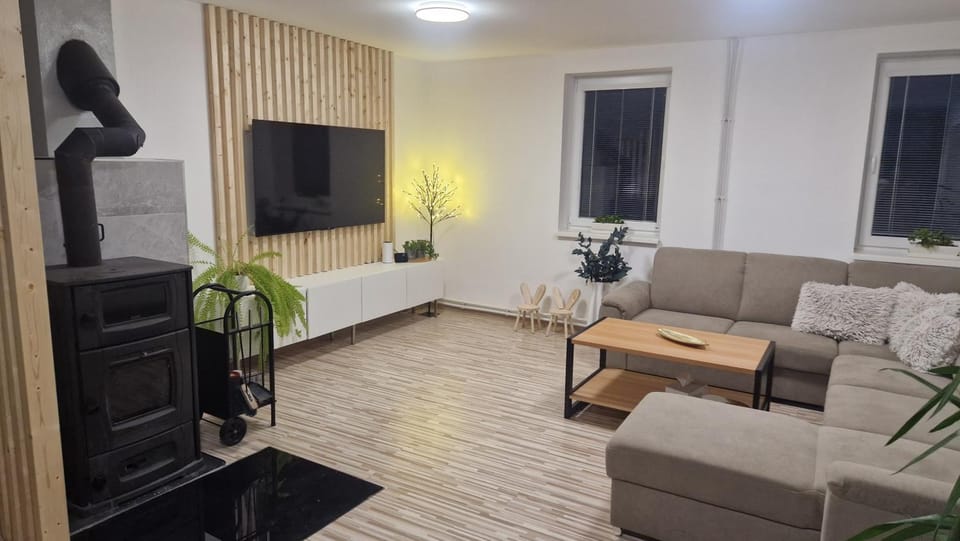 Communal lounge/ TV room, TV and multimedia, Living room, Seating area, Evening entertainment