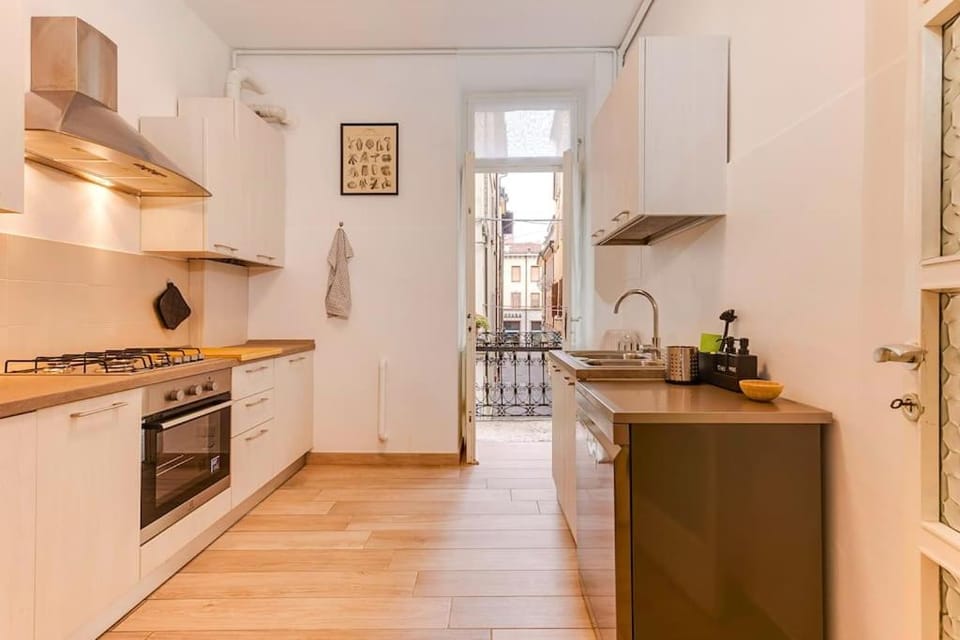 Kitchen or kitchenette, dishwasher, stove