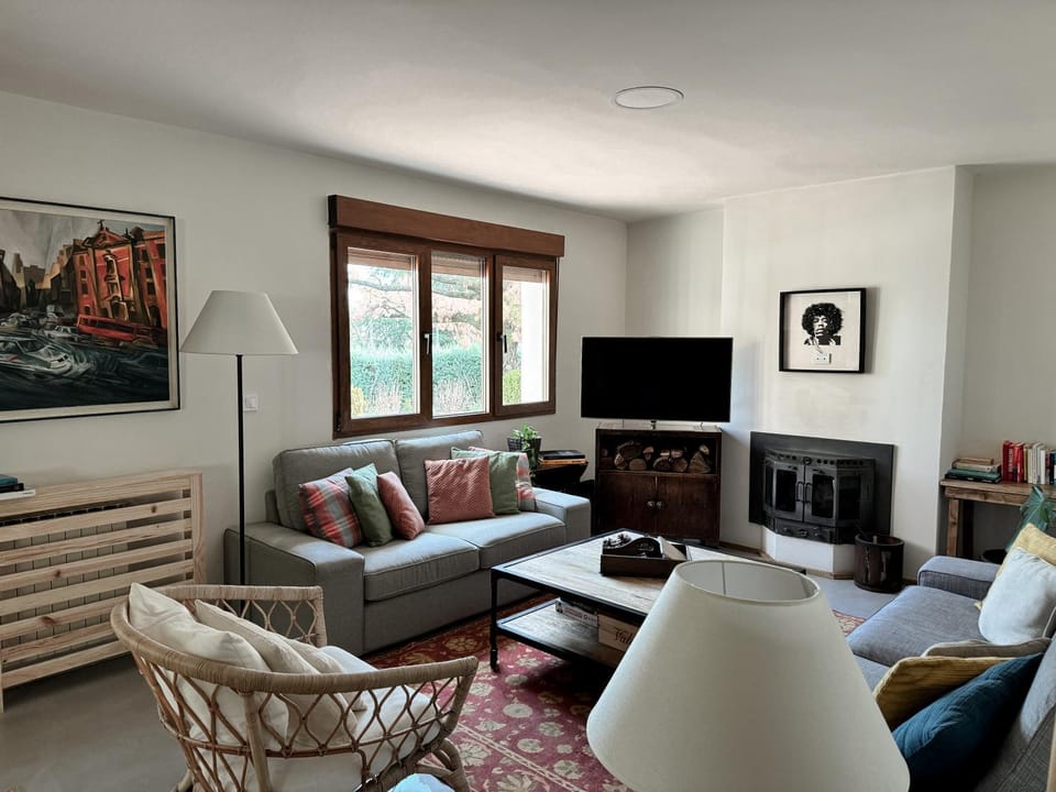 Communal lounge/ TV room, TV and multimedia, Living room, Seating area