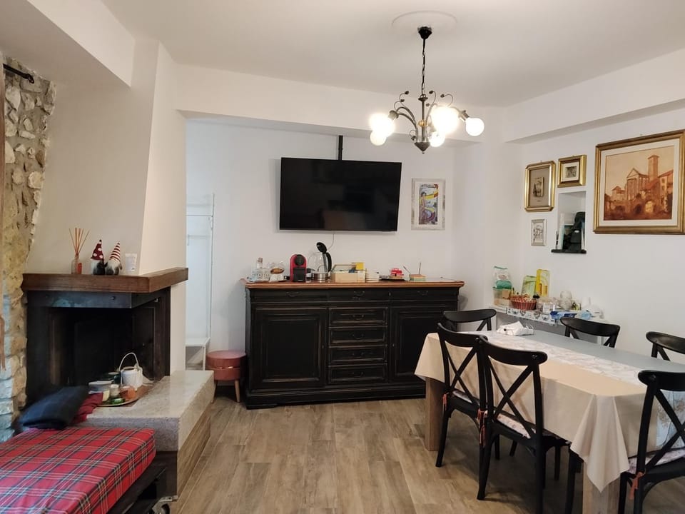 Communal lounge/ TV room, Dining area