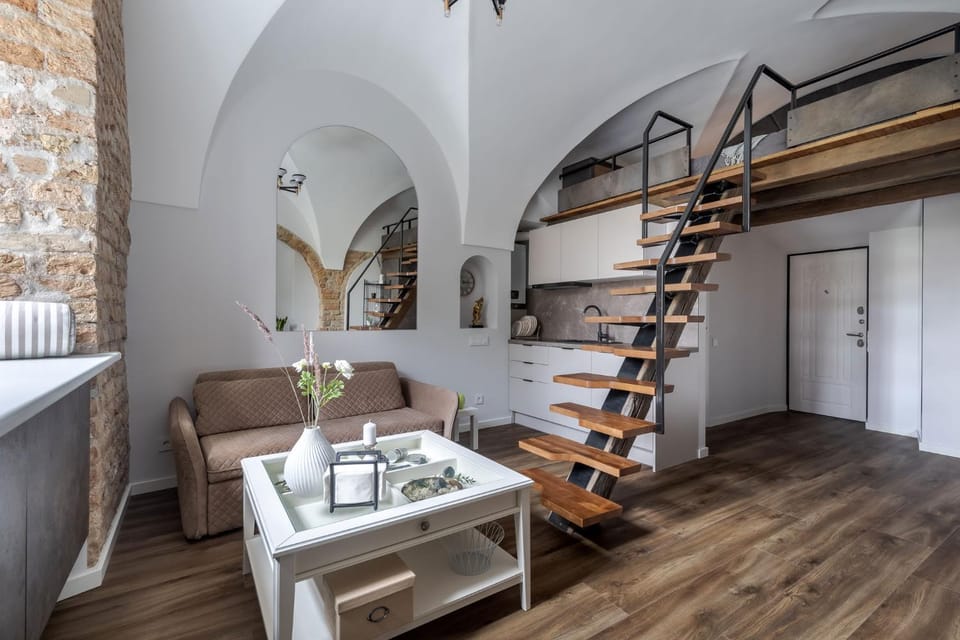 Communal lounge/ TV room, kitchen